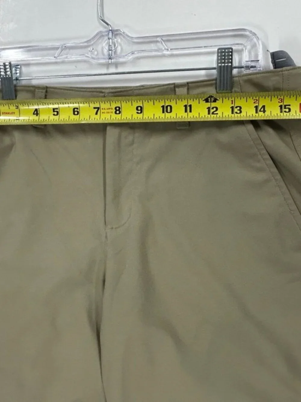 Under Armour Youth XL Khaki Golf Shorts Boys Performance Athletic Casual Beige